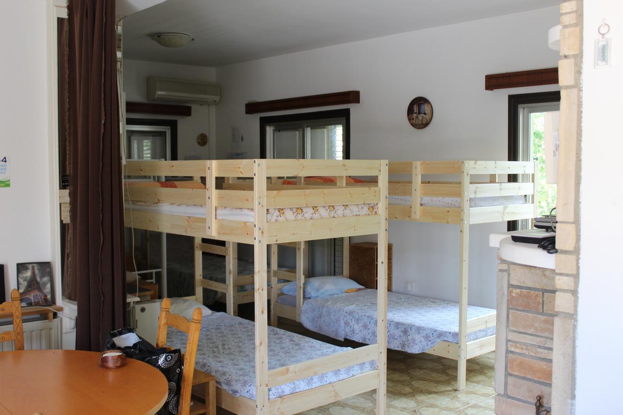 Costas Hostel Action Tseri Kültér fotó